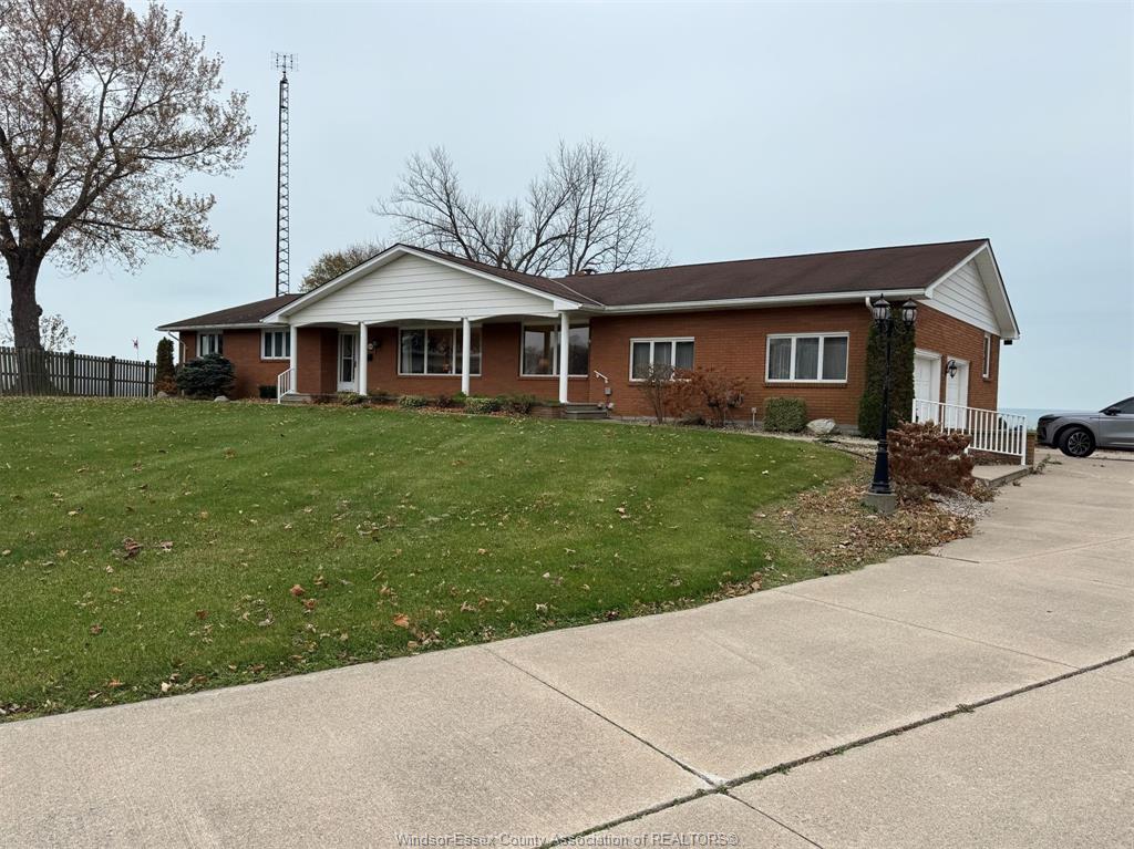 MLS# 26019483: 1239 OXFORD & LOT 13 OXFORD Avenue, Kingsville, Canada
