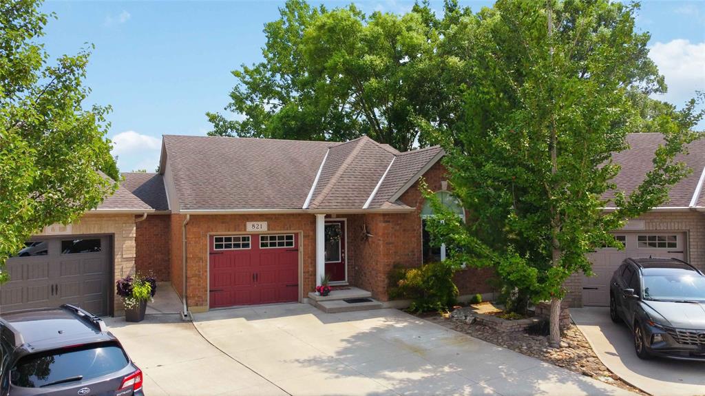MLS# 26019497: 821 Carriage Way, Sarnia, Canada