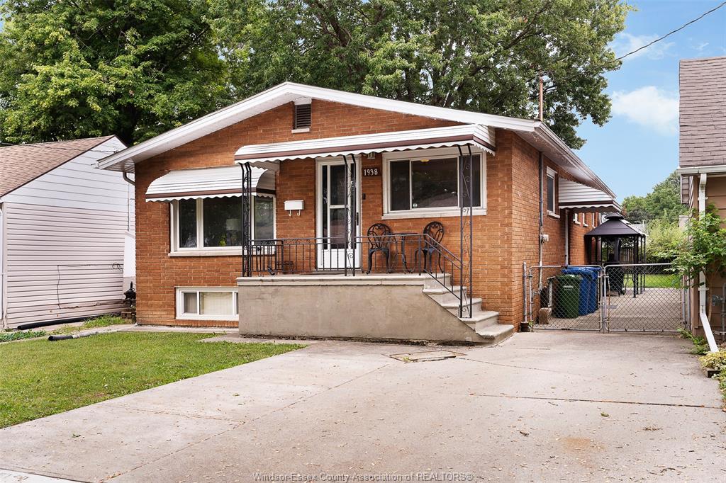 MLS# 26019610: 1938 FERNDALE Avenue, Windsor, Canada