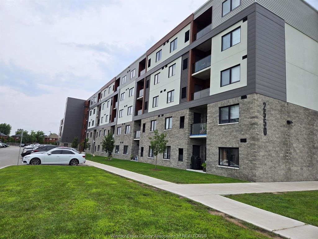 MLS# 26019621: 2550 SANDWICH WEST Parkway Unit# 108, LaSalle, Canada