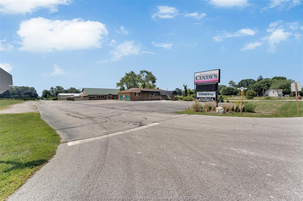 MLS# 26019622: 585 SEACLIFF DRIVE W/ V/L Drive, Kingsville, Canada