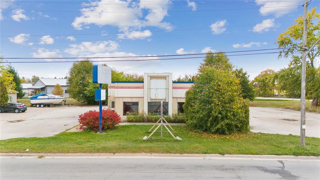 MLS# 26019643: 95 KING Street, Lambton Shores, Canada