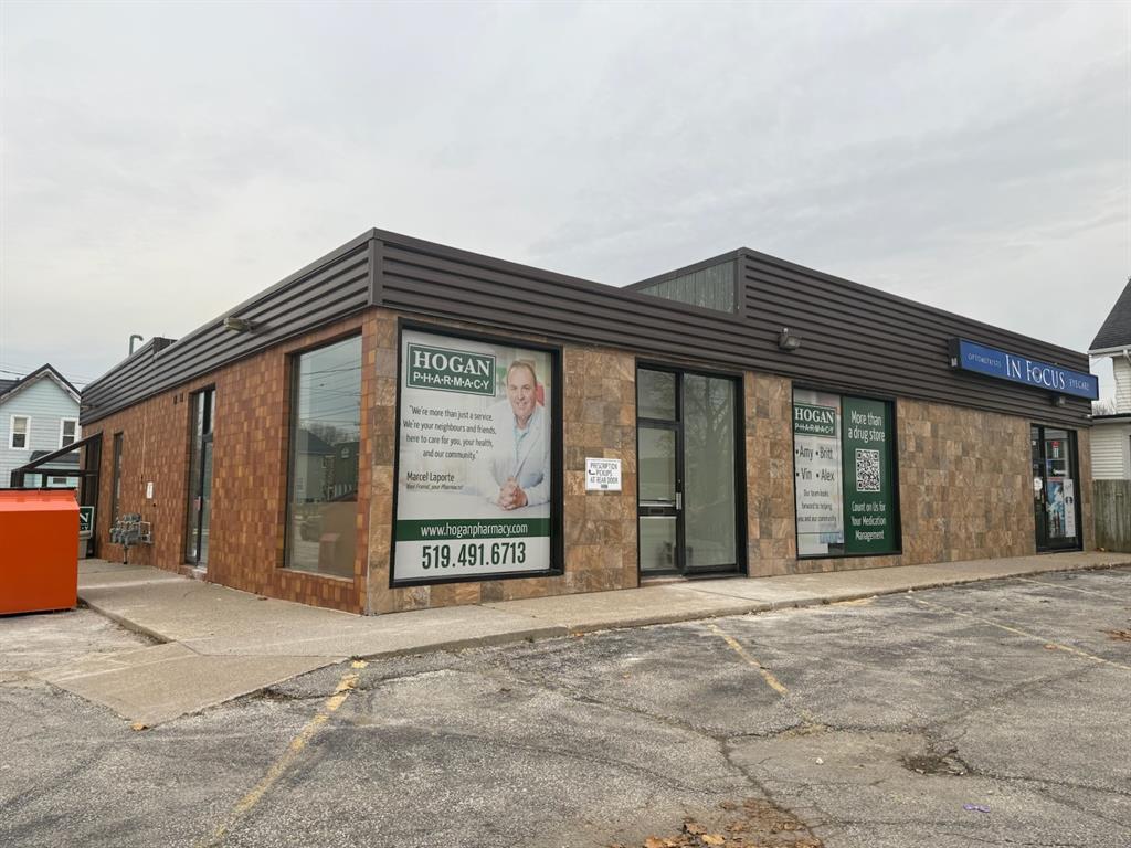 MLS# 26019684: 120 VIDAL Street Unit# 2, Sarnia, Canada