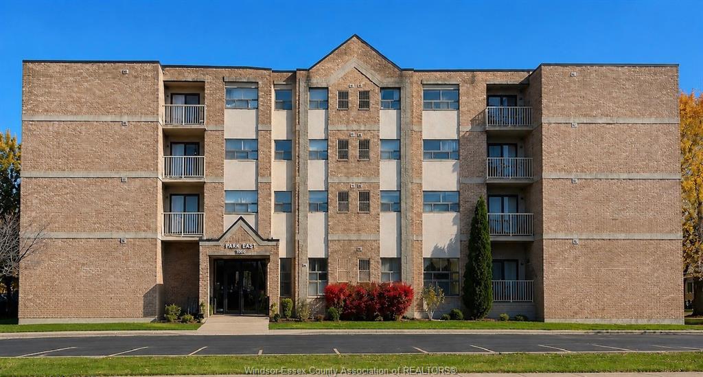 MLS# 26019752: 1160 LAUZON  Unit# 401, Windsor, Canada