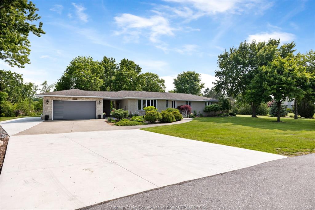 MLS# 26019942: 1226 AIMEE Street, Lakeshore, Canada