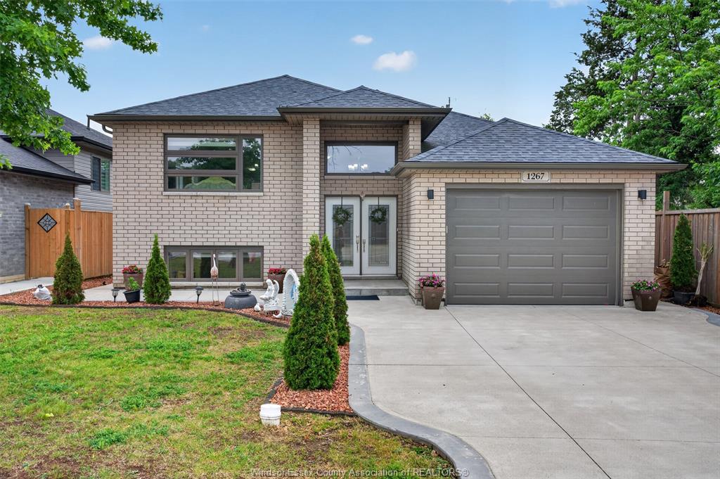MLS# 26020002: 1267 EASTLAWN Avenue, Windsor, Canada