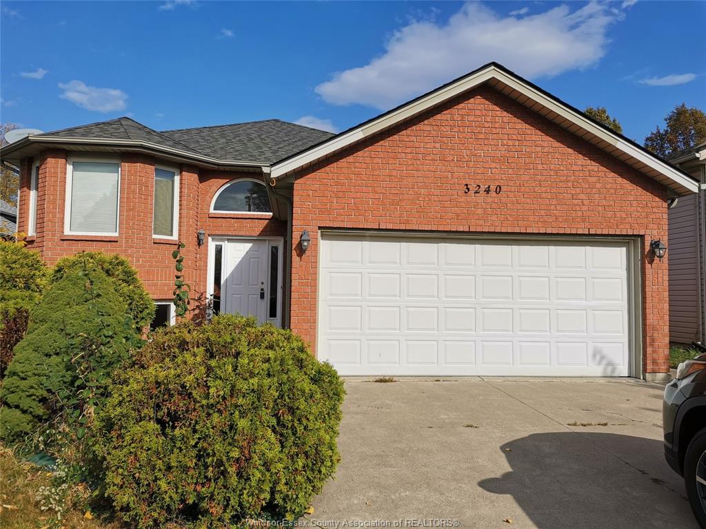 MLS# 26020008: 3240 NORTHWAY Avenue, Windsor, Canada