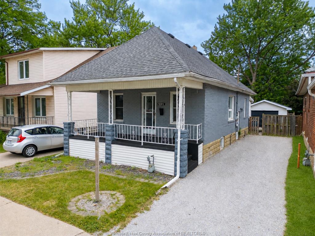 MLS# 26020080: 1091 LENA, Windsor, Canada