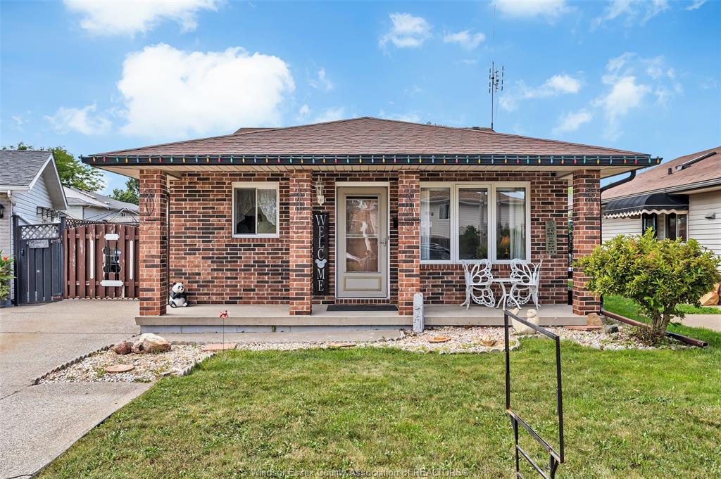 MLS# 26020118: 3269 CANDLEWOOD Crescent, Windsor, Canada