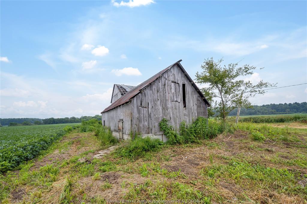 MLS# 26020100: 1094 HALE SCHOOL Road, Dawn-Euphemia, Canada