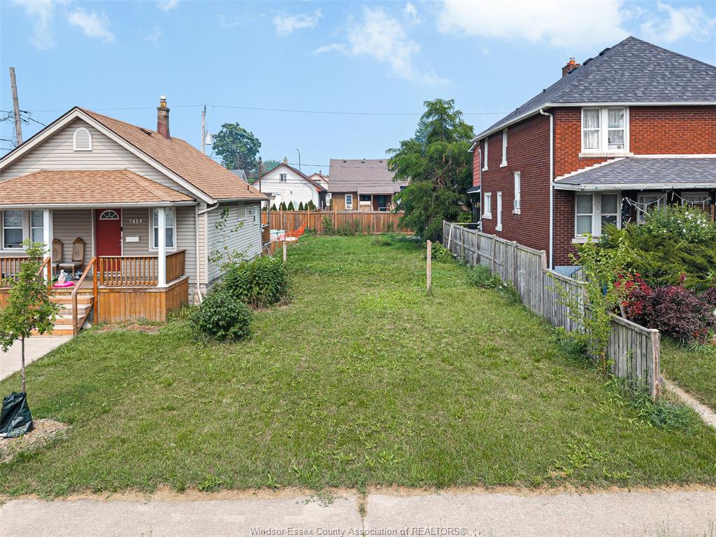 MLS# 26020281: 2416 HIGHLAND Avenue, Windsor, Canada