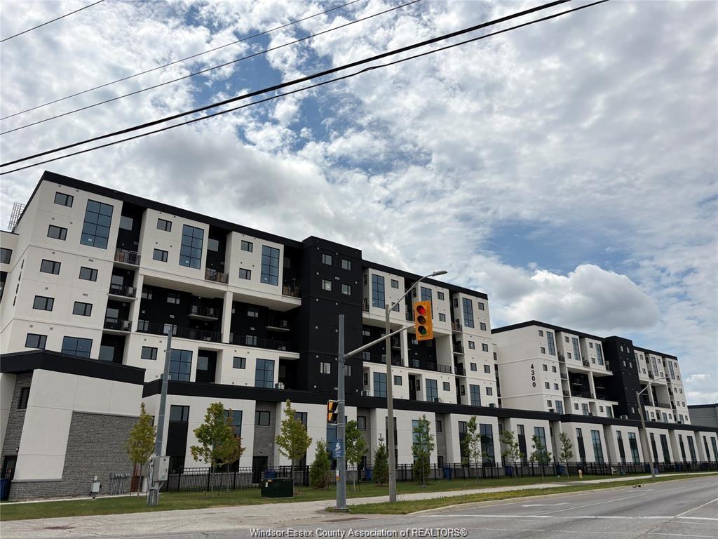 MLS# 26020647: 4300 LAURIER Parkway Unit# 611, LaSalle, Canada