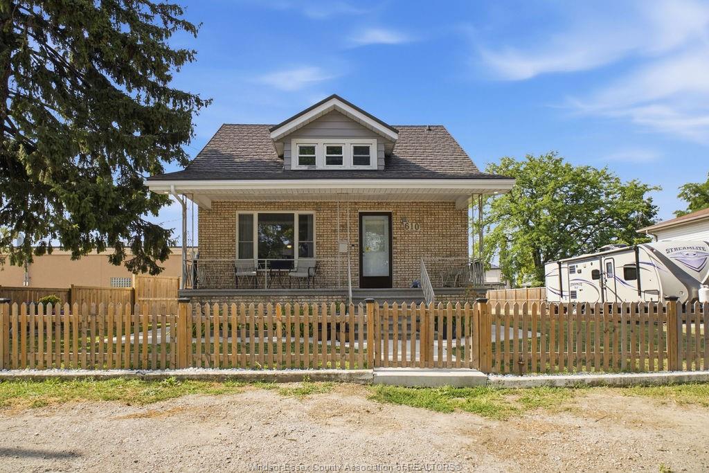 MLS# 26020656: 610 BRAZIL Avenue, Windsor, Canada