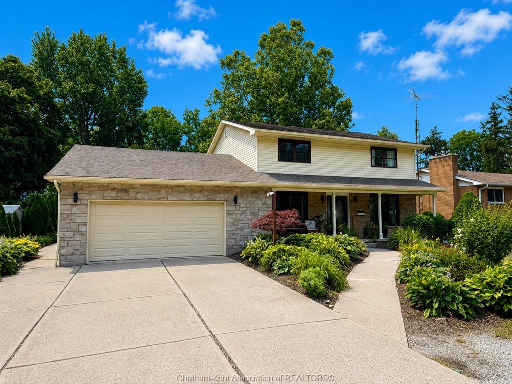 MLS# 26020676: 2053 DUFFERIN Avenue, Wallaceburg, Canada