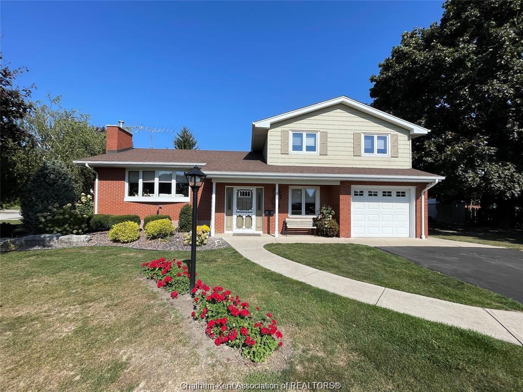 MLS# 26020683: 305 Sandra Crescent, Wallaceburg, Canada