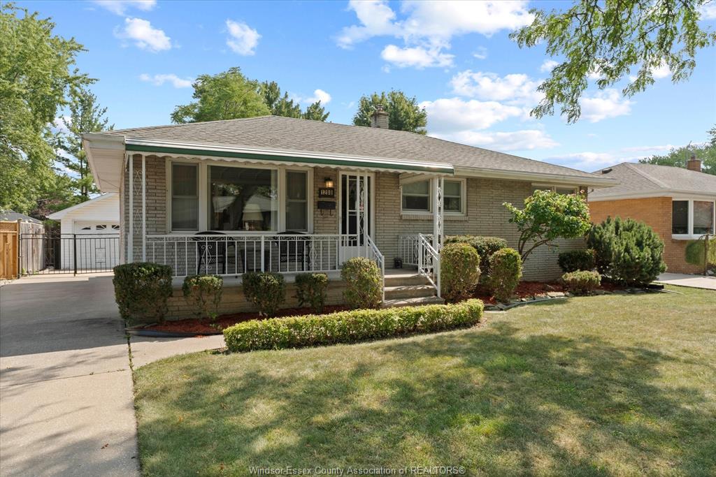 MLS# 26020657: 1280 Parkview Avenue, Windsor, Canada