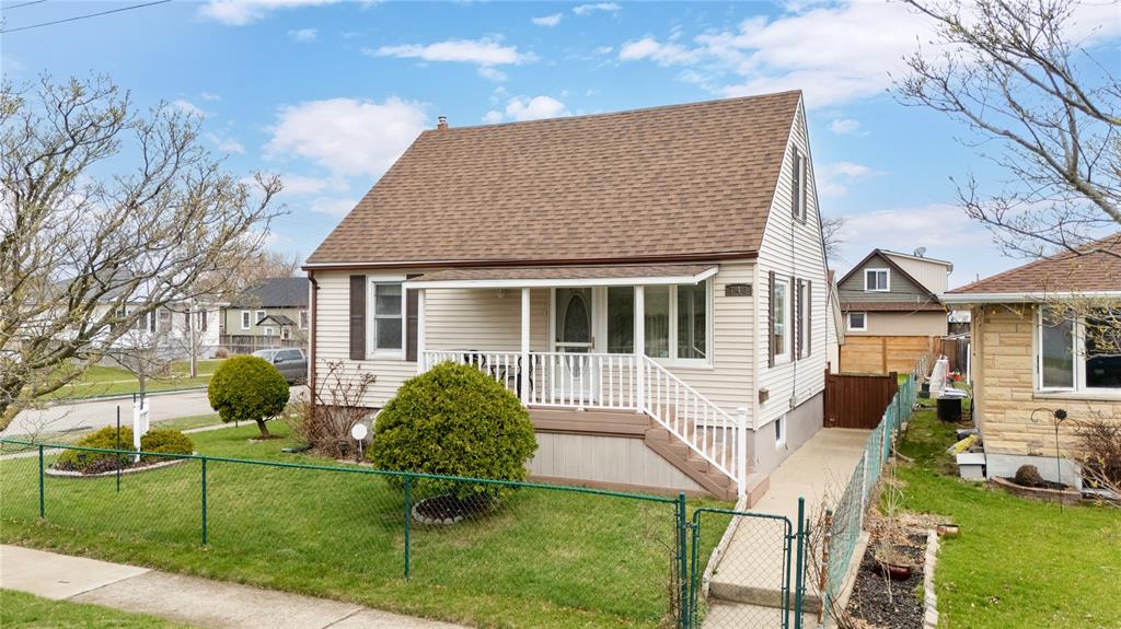 MLS# 26020691: 748 Alexander Street, Sarnia, Canada