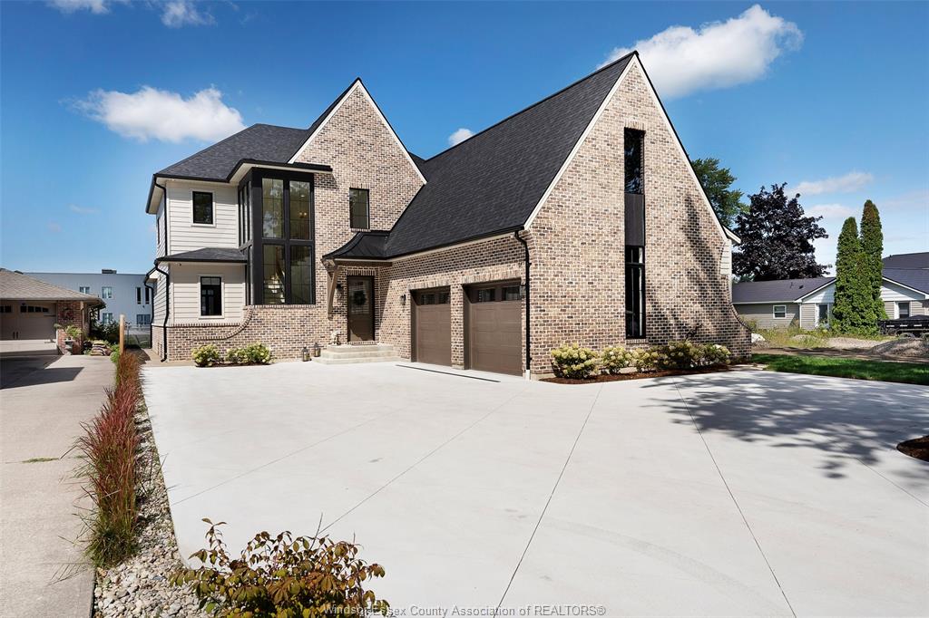 MLS# 26020736: 457 ARLINGTON Boulevard, Tecumseh, Canada