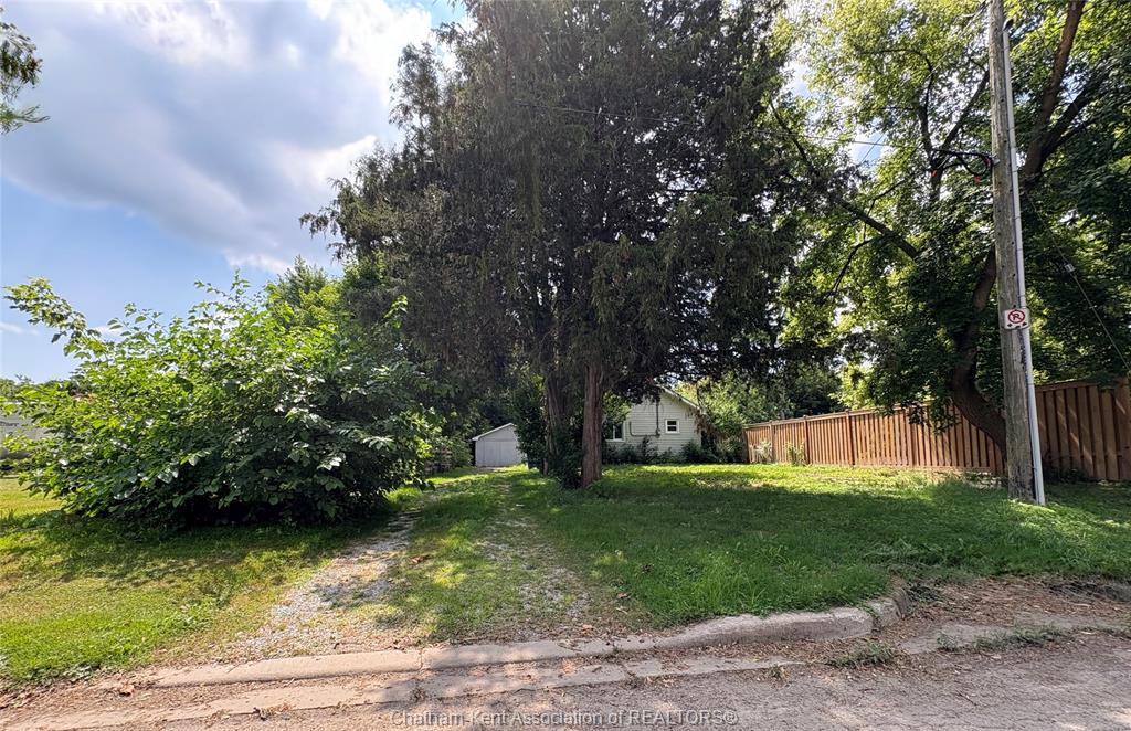 MLS# 26020858: 8 Siskind Court, Chatham, Canada