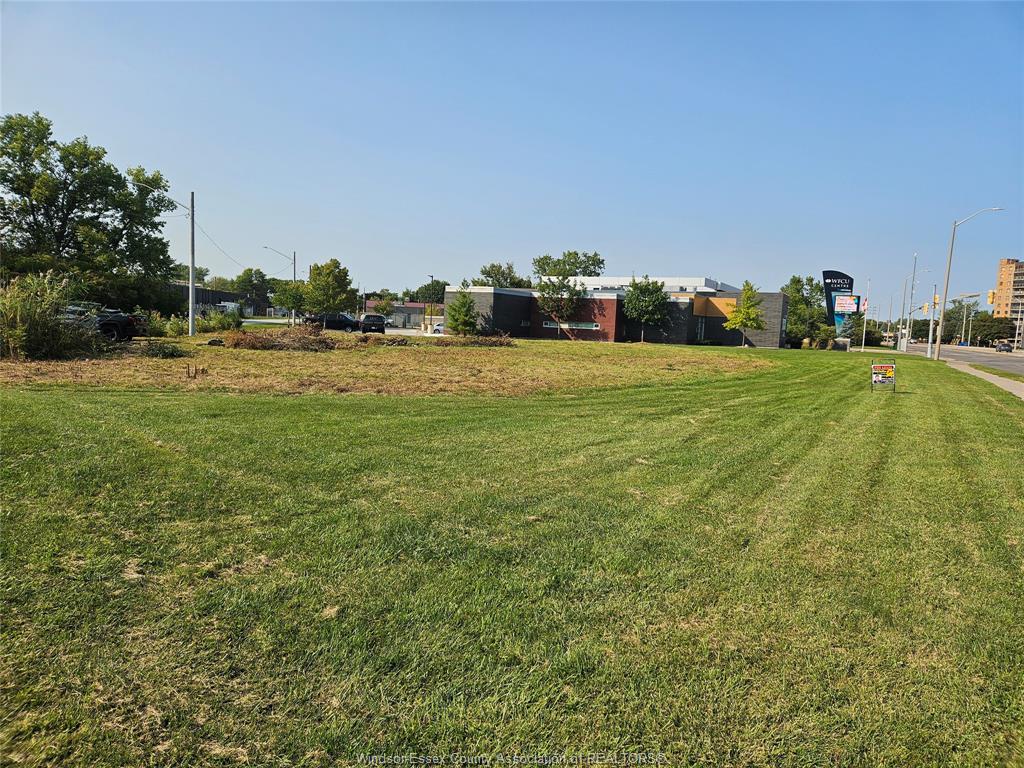 MLS# 26020930: 1390 MATTHEW BRADY Boulevard, Windsor, Canada