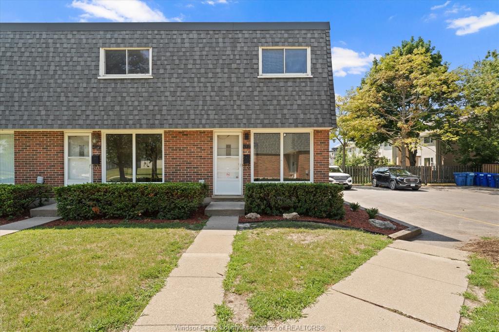 MLS# 26021162: 272 VICTORIA Street Unit# 40, Amherstburg, Canada