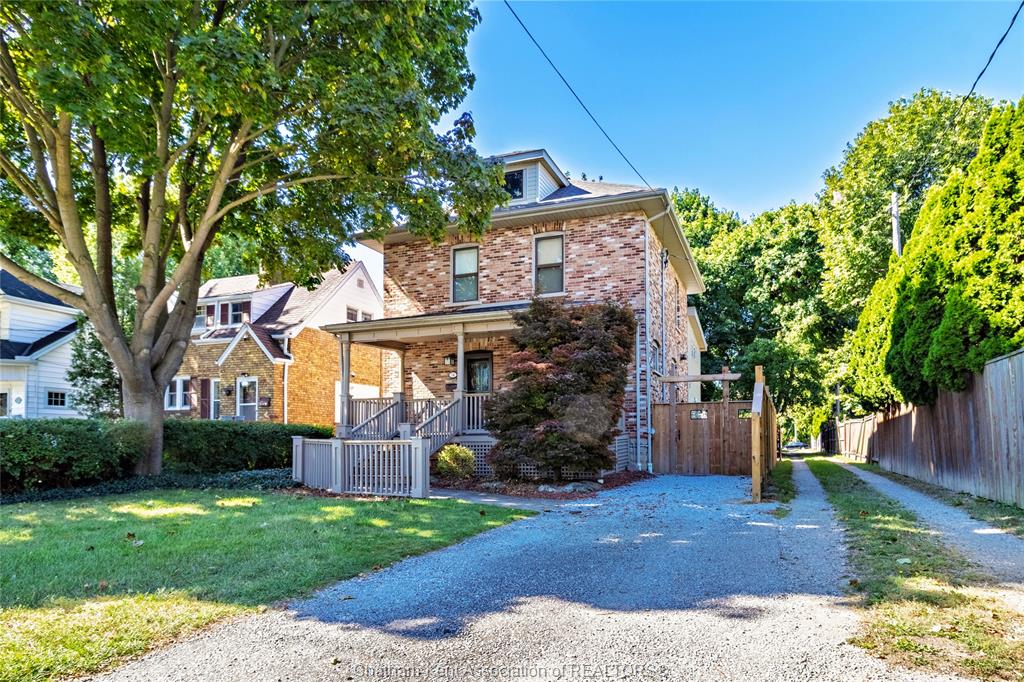 MLS# 26021180: 74 ROBERTSON Avenue, Chatham, Canada