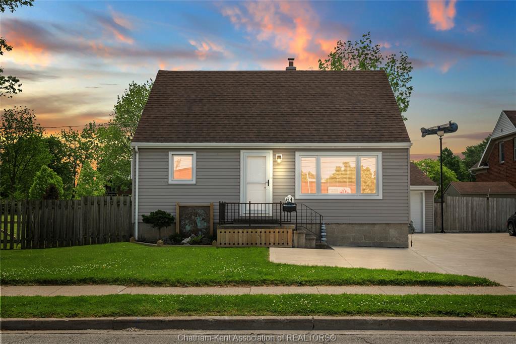 MLS# 26021091: 64 Park Avenue, Chatham, Canada