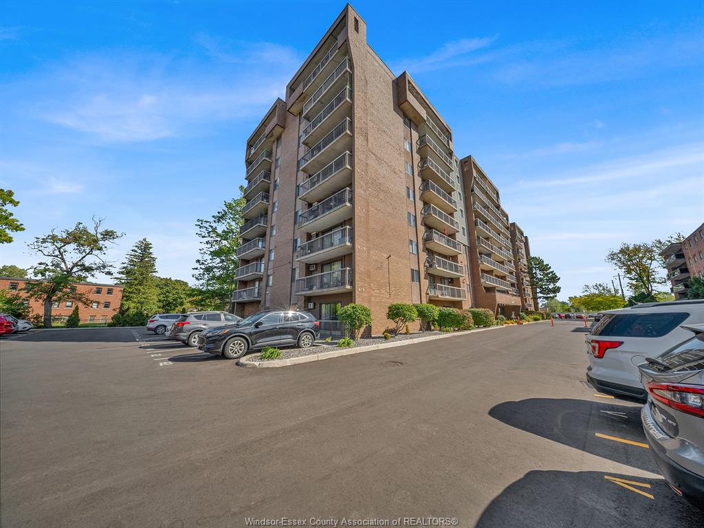 MLS# 26021469: 3936 WYANDOTTE Street Unit# 206, Windsor, Canada