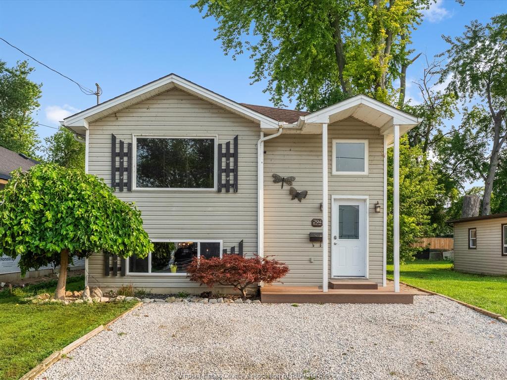MLS# 26021467: 294 Erieview Drive, Kingsville, Canada