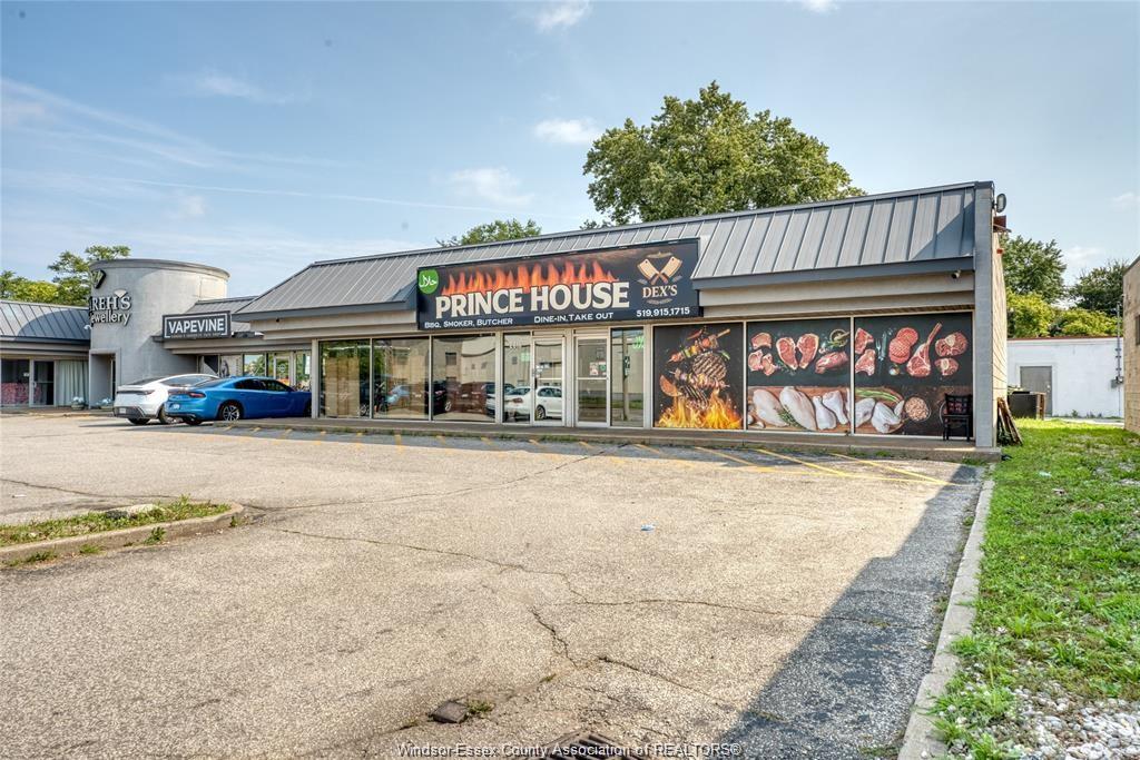 MLS# 26021642: 2814 HOWARD Avenue, Windsor, Canada