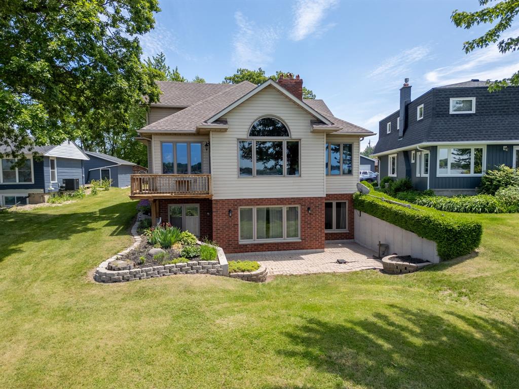 MLS# 26021392: 2827 ST CLAIR Parkway, Sombra, Canada