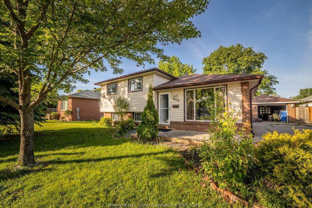 MLS# 26021669: 3018 GRANDVIEW Street, Windsor, Canada