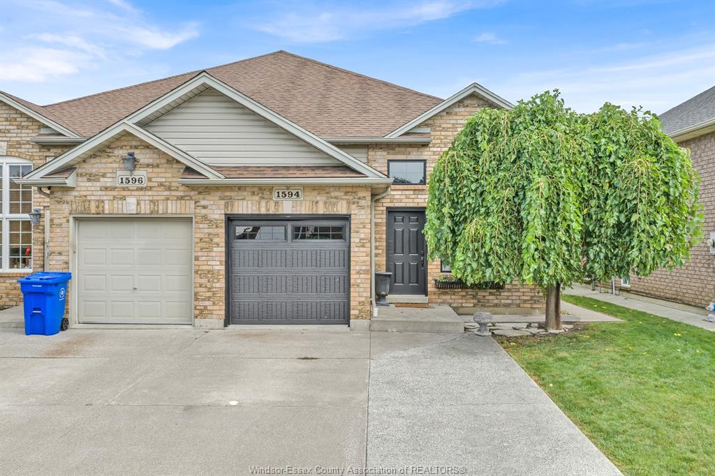 MLS# 26021678: 1594 HEATHERGLEN Crescent, Tecumseh, Canada