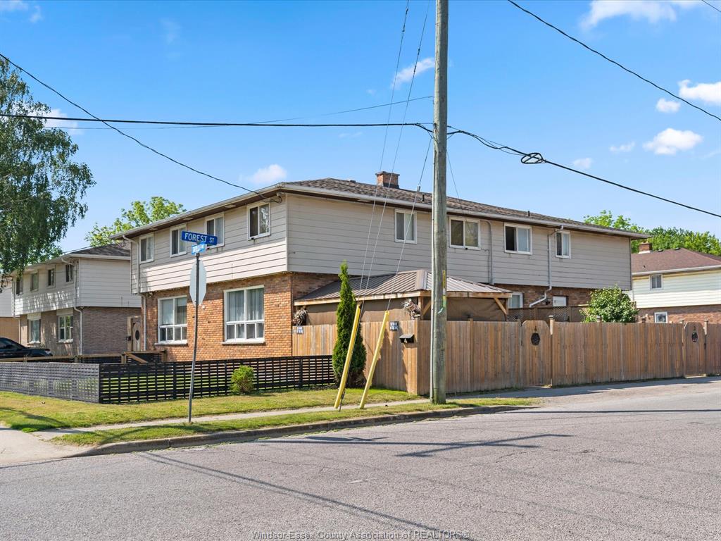 MLS# 26021658: 22 TAYLOR Avenue, Chatham, Canada