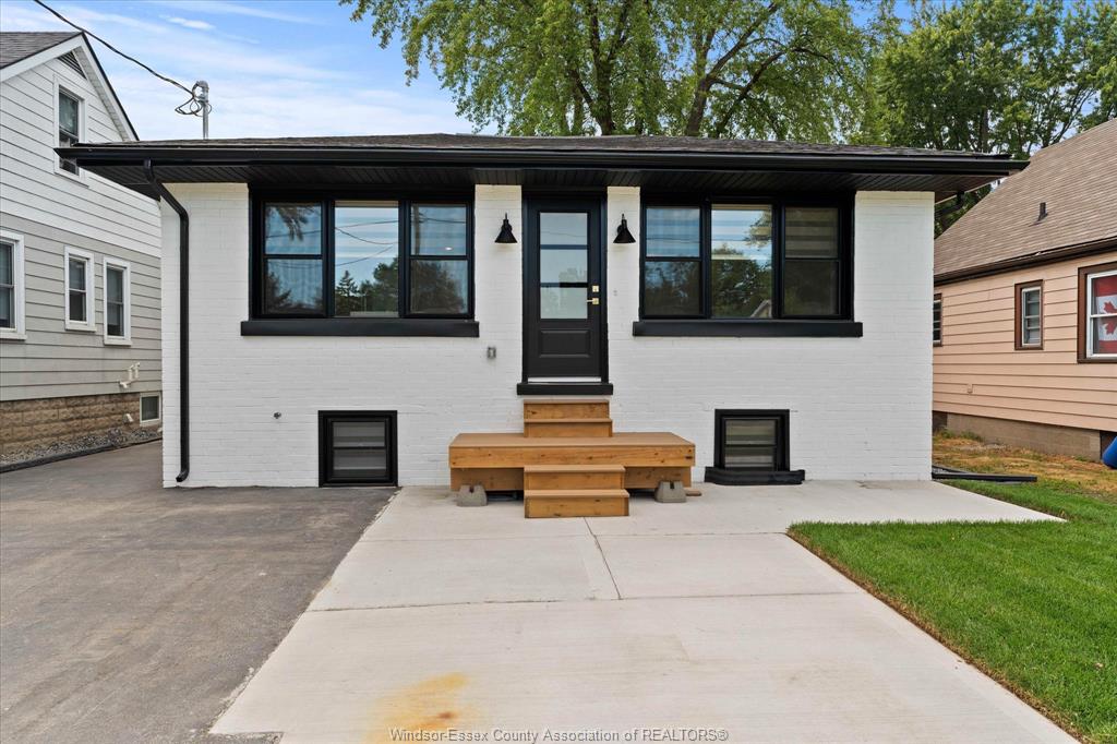 MLS# 26021872: 557 ELINOR Street Unit# MAIN HOME, Windsor, Canada