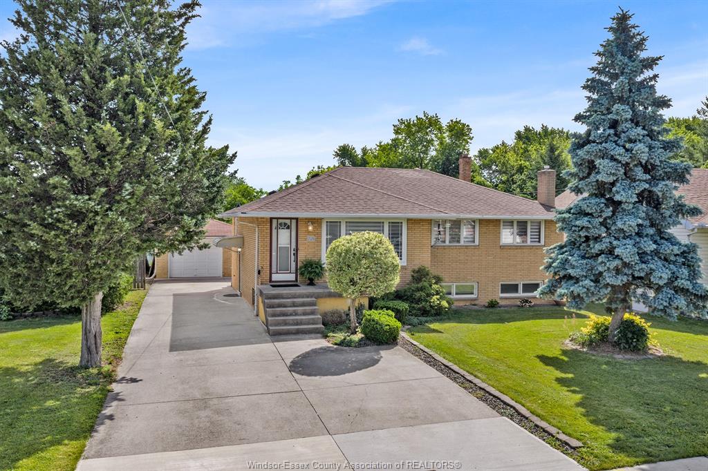 MLS# 26021870: 2528 Jos St Louis, Windsor, Canada