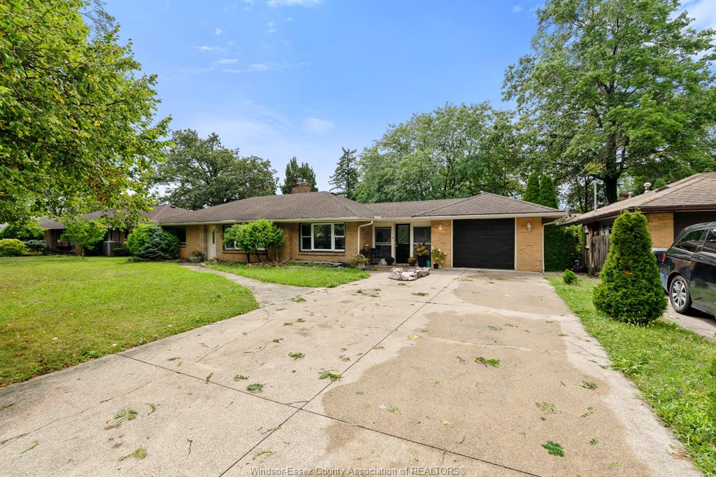 MLS# 26021886: 2725 BUCKINGHAM Drive, Windsor, Canada