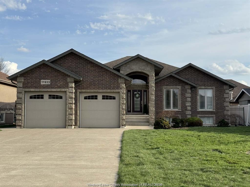 MLS# 26021913: 11933 MAISONNEUVE Street, Tecumseh, Canada