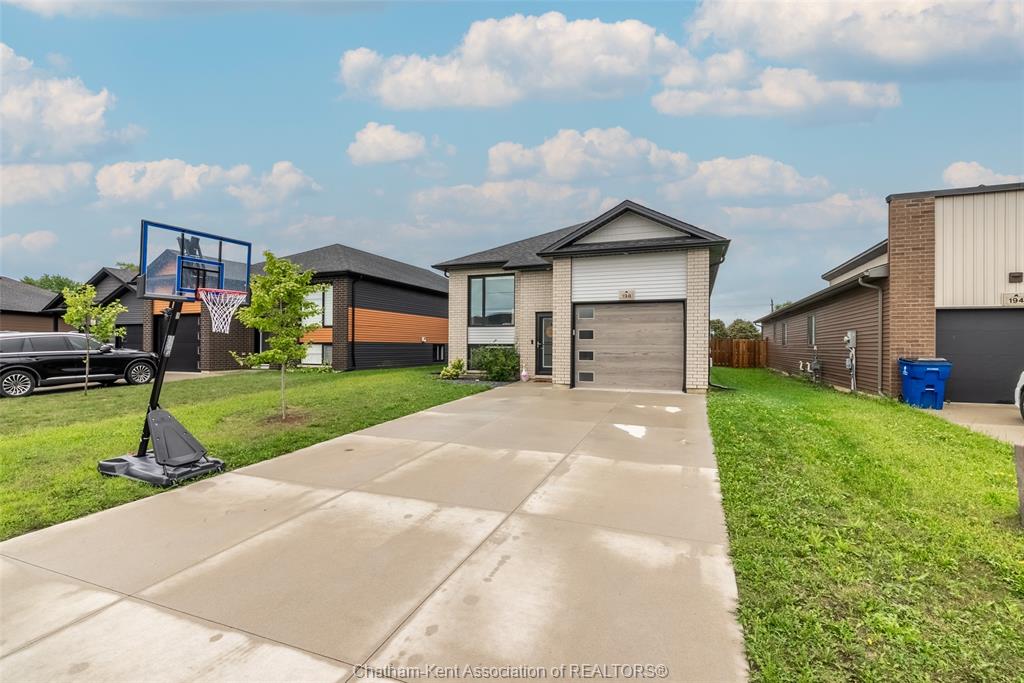 MLS# 26020991: 198 Moonstone Crescent, Chatham, Canada