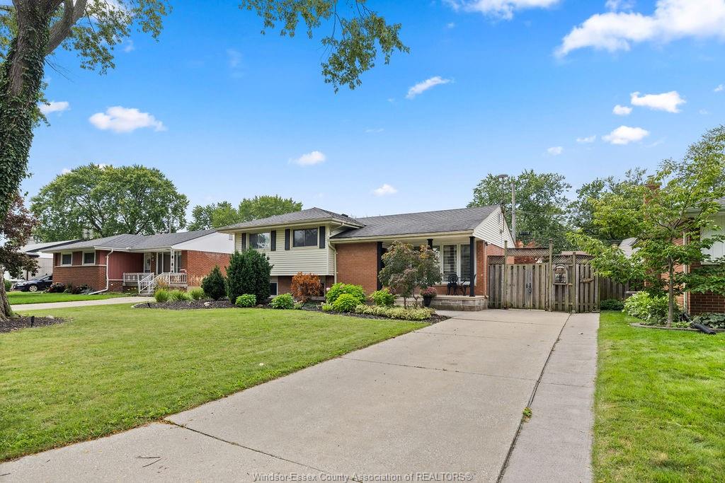 MLS# 26022075: 1023 MARJORIE Drive, Windsor, Canada