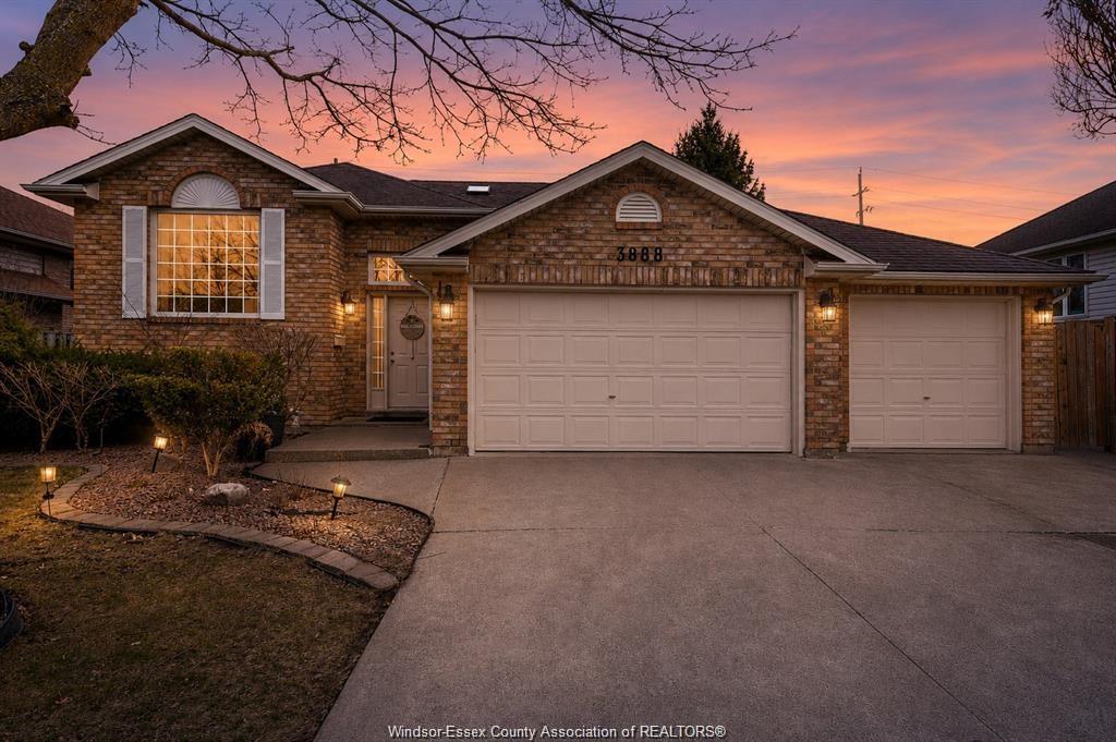 MLS# 26022618: 3888 ARISTOTLE Crescent, Windsor, Canada