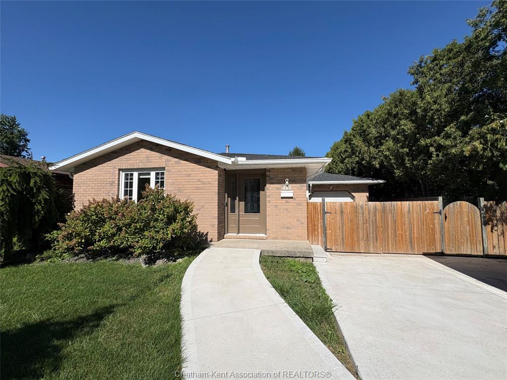 MLS# 26021932: 461 McNaughton Avenue, Chatham, Canada