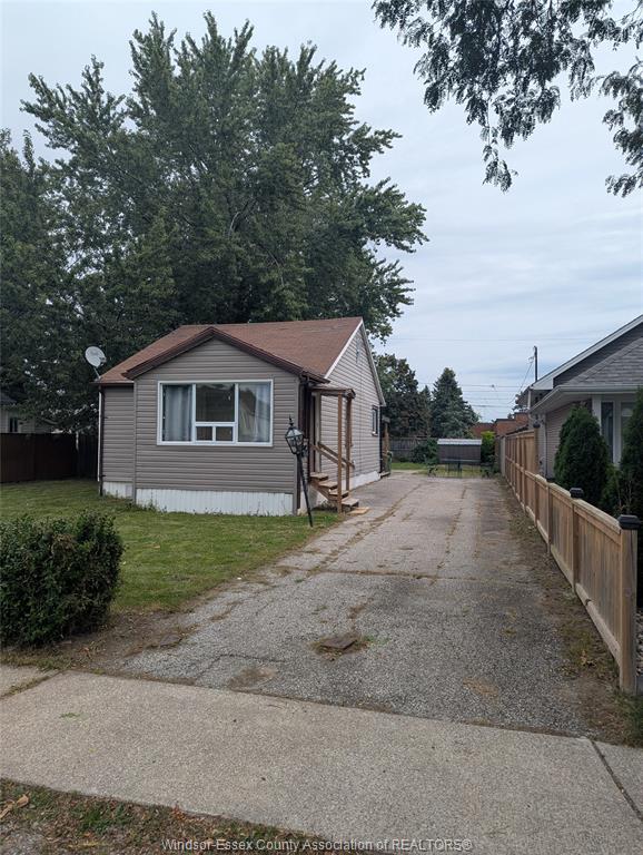 MLS# 26022715: 1018 FORD Boulevard, Windsor, Canada