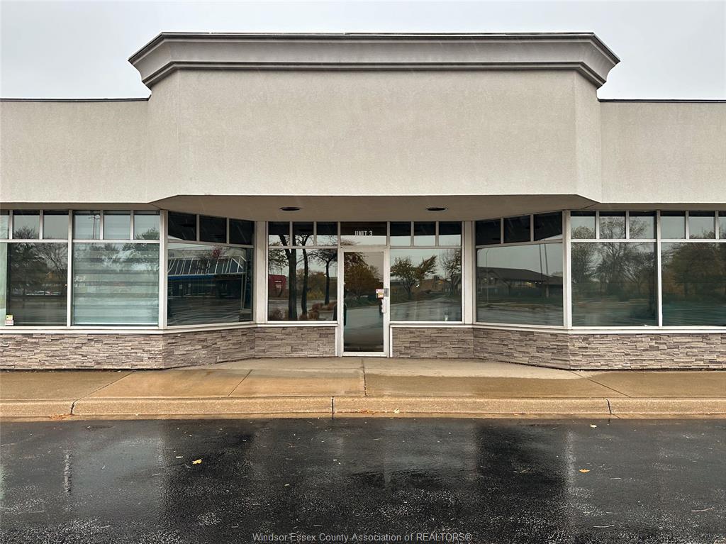 MLS# 26022824: 2950 DOUGALL Avenue Unit# 3, Windsor, Canada