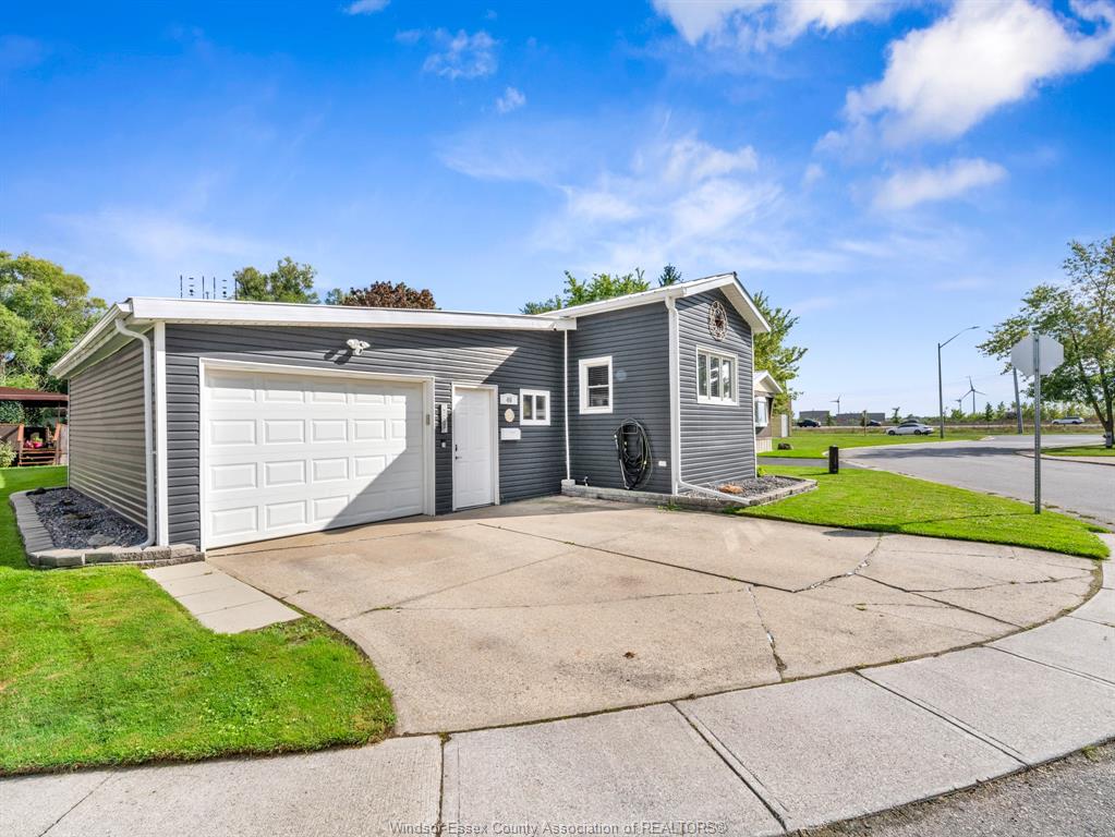 MLS# 26022878: 46 DIANE Crescent, Essex, Canada