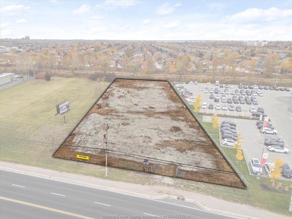 MLS# 26022938: 10982 TECUMSEH Road, Windsor, Canada