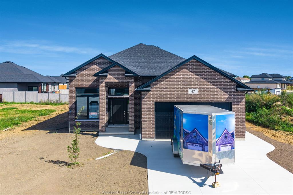 MLS# 26022943: 47 Bloomington Way, Chatham, Canada