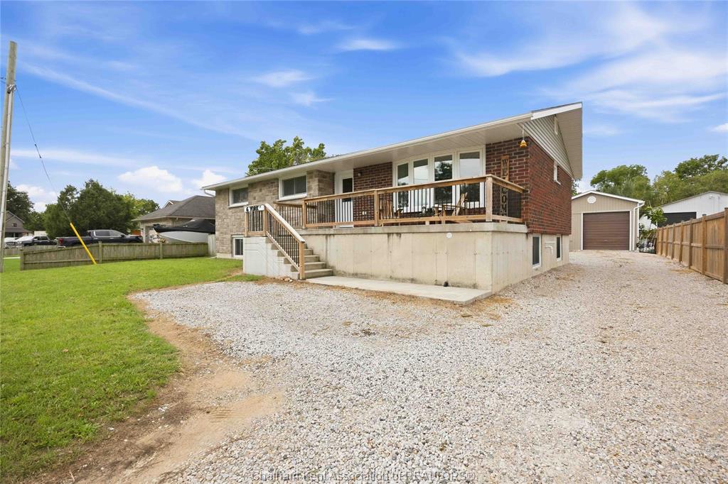 MLS# 26023002: 6 York Street, Lambton Shores, Canada