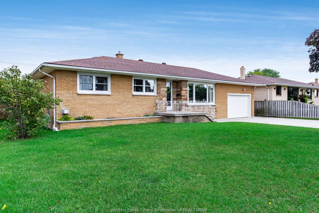 MLS# 26023017: 40 NICHOLAS Street, Leamington, Canada