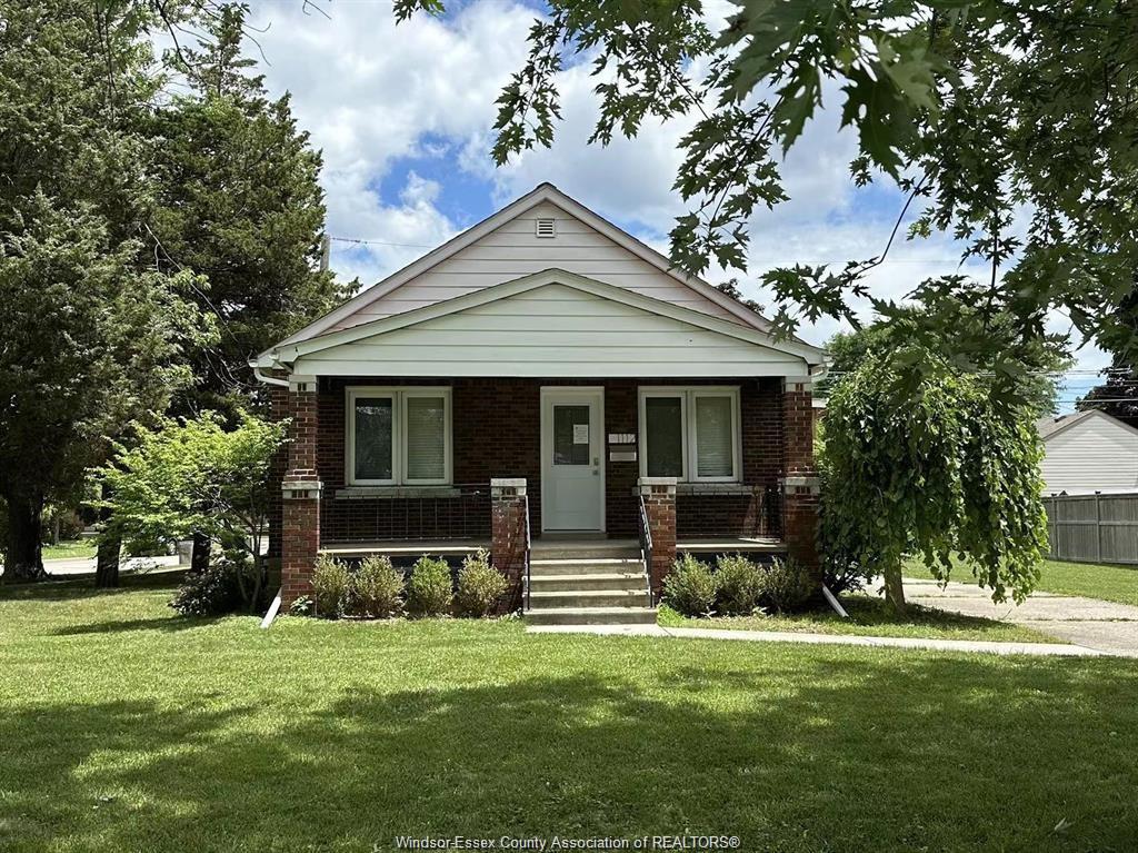 MLS# 26023025: 1112 EASTLAWN Avenue, Windsor, Canada